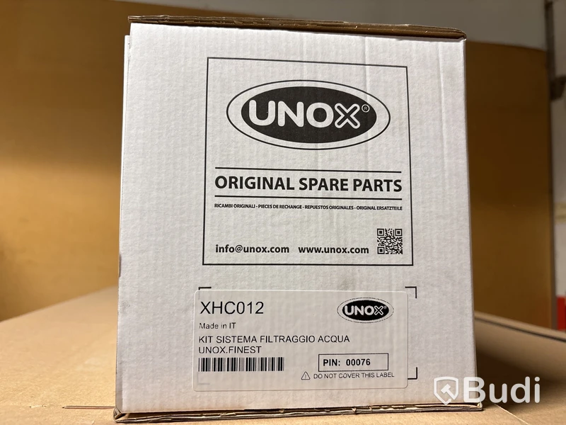 Ugn UnoX, kolfilterkåpa, vattenfilter och 2 st. Kartonger med rengöringsmedel