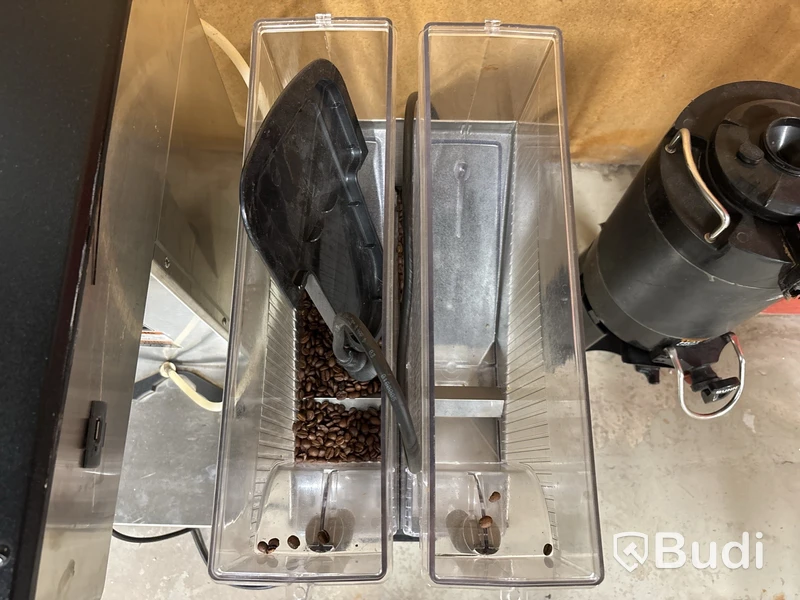 Kaffebryggare, kaffekvarn och termos, Bunn