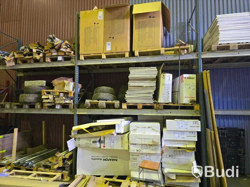 Stort parti med undertaksmaterial, samt pallställage.