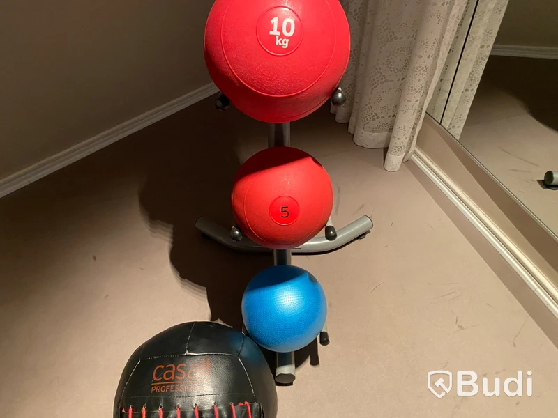 Div träningsbollar olika märken ink ställning