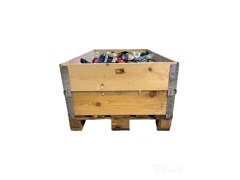 Parti med handskar olika modeller, märken och storlekar