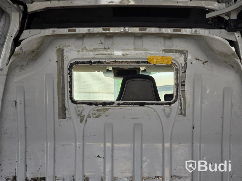 Personbil | NISSAN NV400 | 2013 | DIESEL | Reparationsobjekt