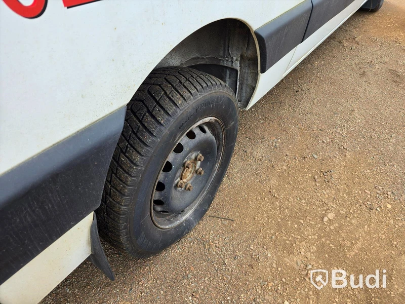 Personbil | NISSAN NV400 | 2013 | DIESEL | Reparationsobjekt