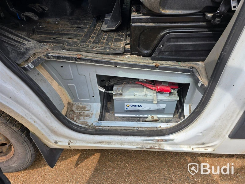 Personbil | NISSAN NV400 | 2013 | DIESEL | Reparationsobjekt
