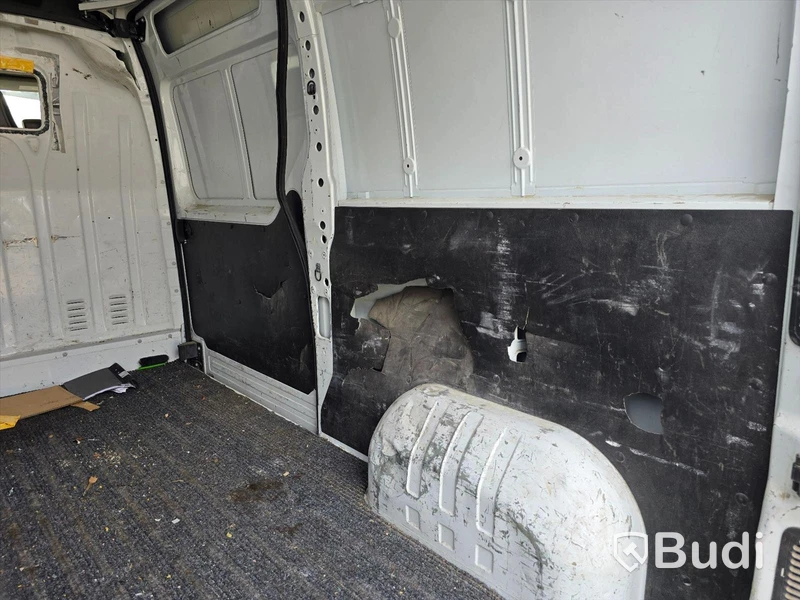 Personbil | NISSAN NV400 | 2013 | DIESEL | Reparationsobjekt