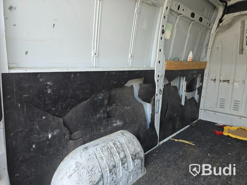 Personbil | NISSAN NV400 | 2013 | DIESEL | Reparationsobjekt