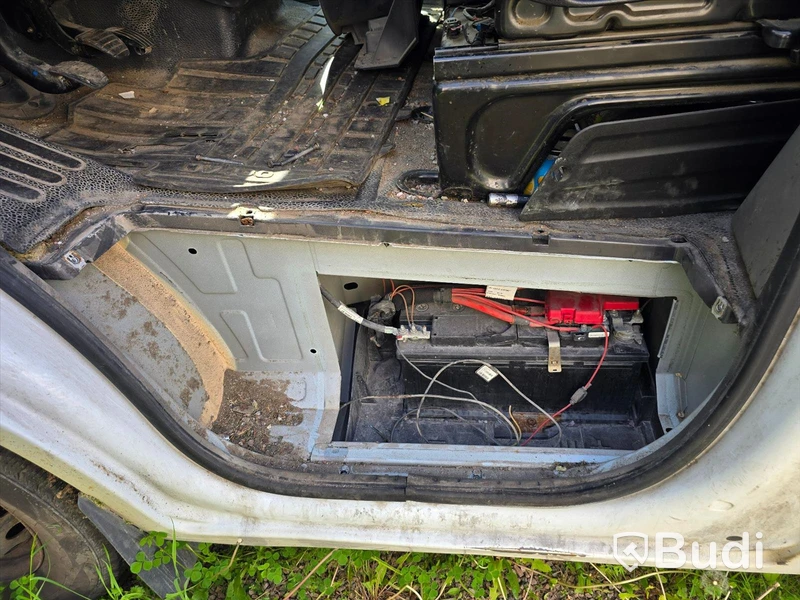 Personbil |  NISSAN NV400 | 2013 | DIESEL | Reparationsobjekt