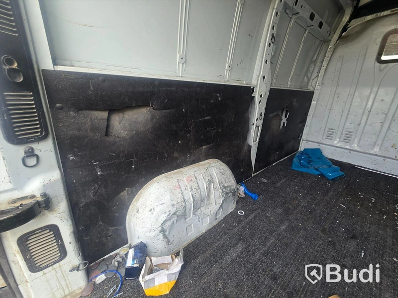 Personbil |  NISSAN NV400 | 2013 | DIESEL | Reparationsobjekt