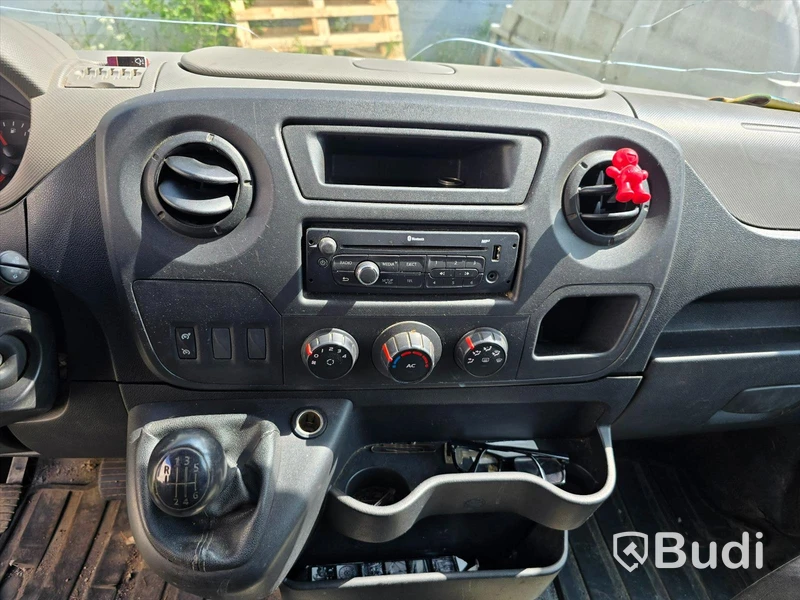 Personbil |  NISSAN NV400 | 2013 | DIESEL | Reparationsobjekt