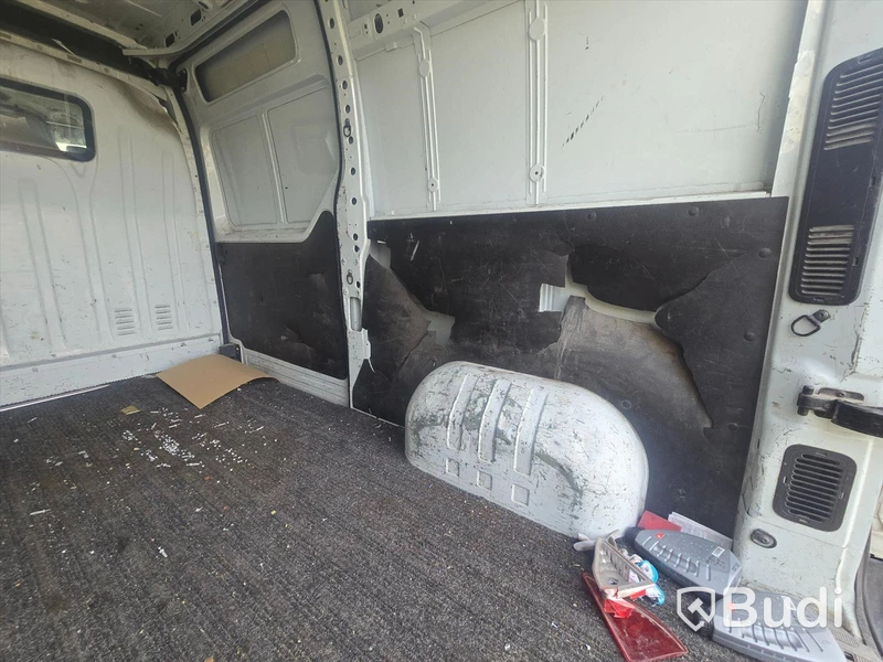 Personbil |  NISSAN NV400 | 2013 | DIESEL | Reparationsobjekt