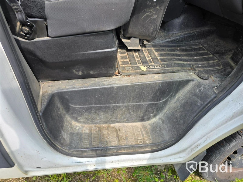 Personbil |  NISSAN NV400 | 2013 | DIESEL | Reparationsobjekt