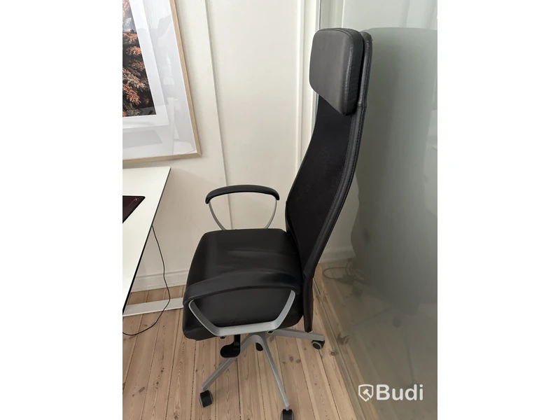 2 st kontorsarbetsplatser