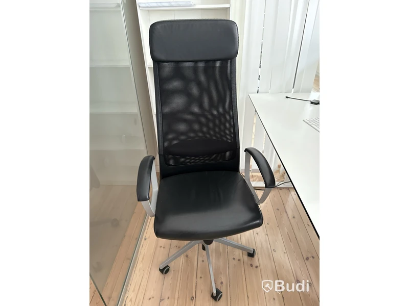 2 st kontorsarbetsplatser