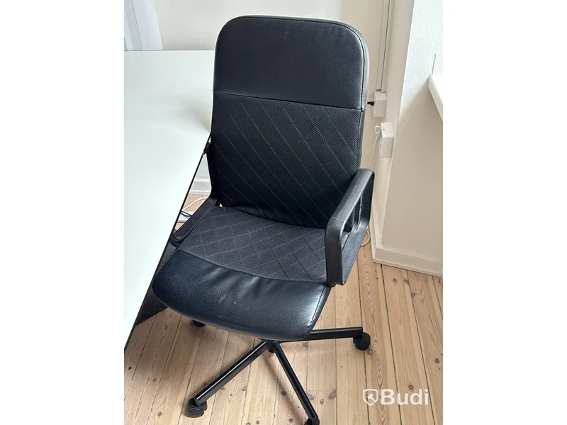 2 st kontorsarbetsplatser