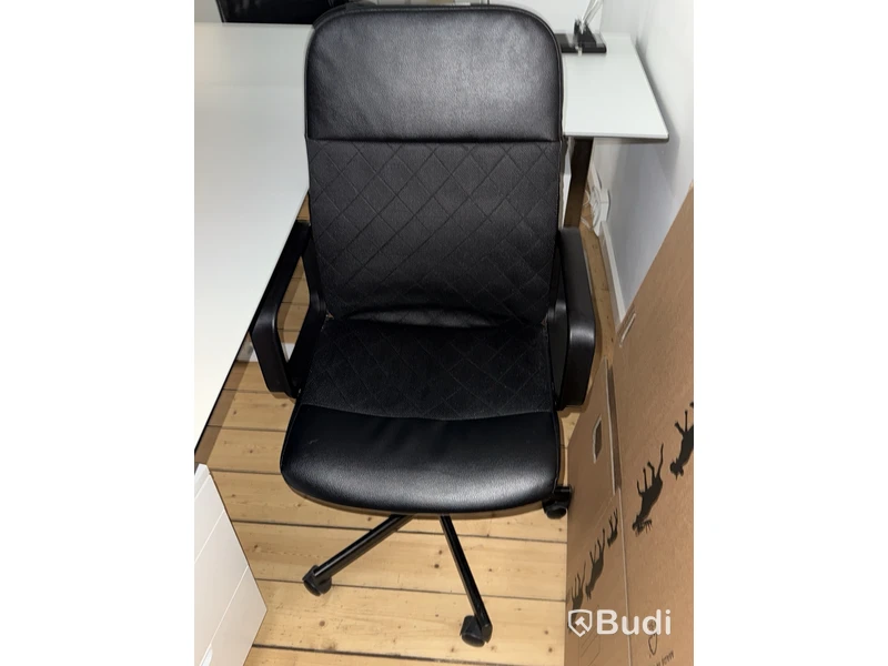 4 st kontorsarbetsplatser