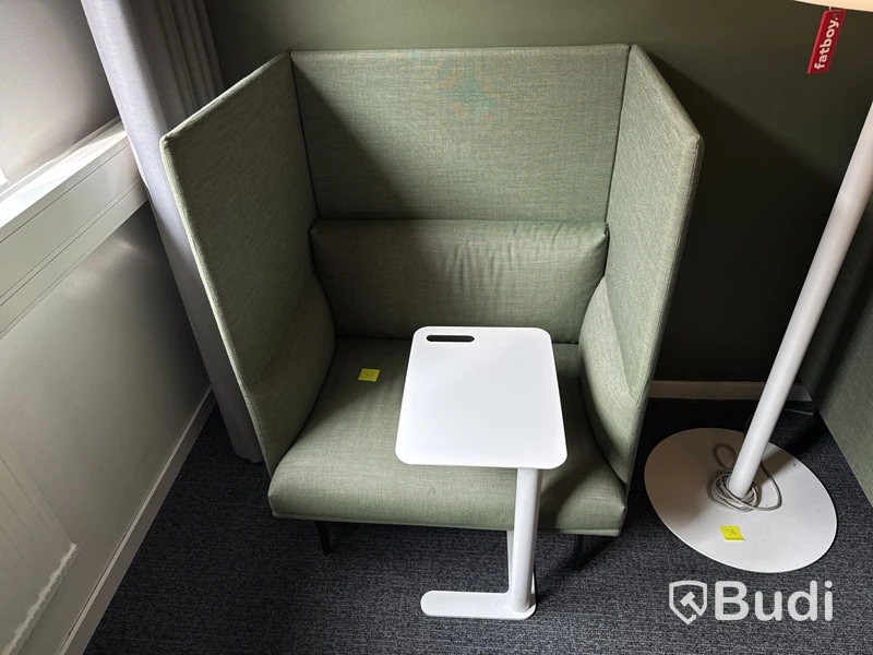 Ljudabsorberande soffa och bord, Muuto
