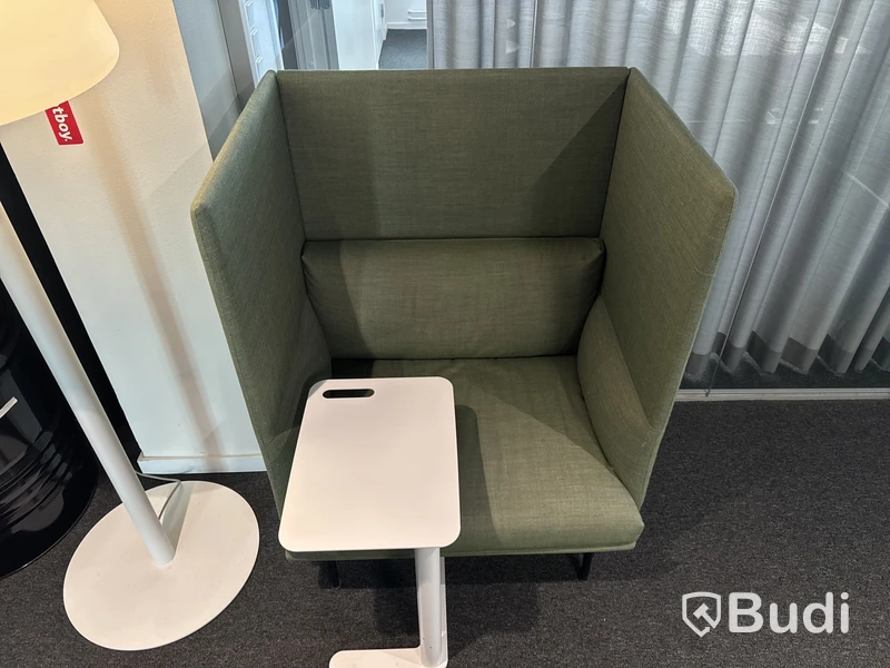 Ljudabsorberande soffa och bord, Muuto