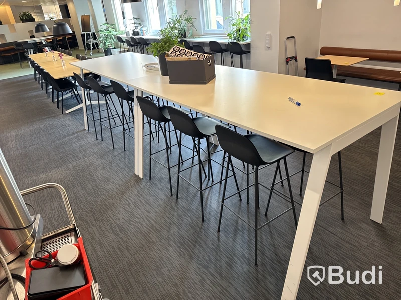 2 st. Bord, Edsbyn och 12 st. Pallar, Muuto