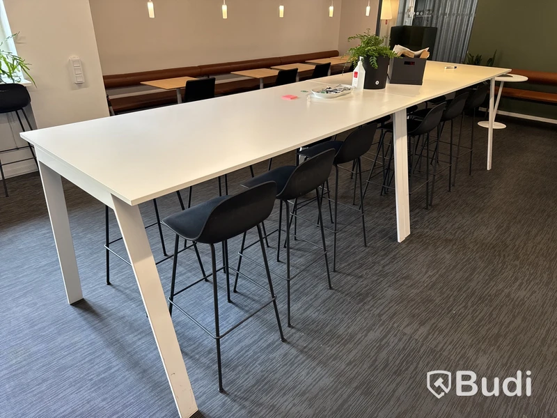2 st. Bord, Edsbyn och 12 st. Pallar, Muuto