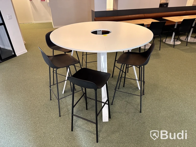 Runt bord med 6 st. Pallar, Muuto och Norrmann Copenhagen