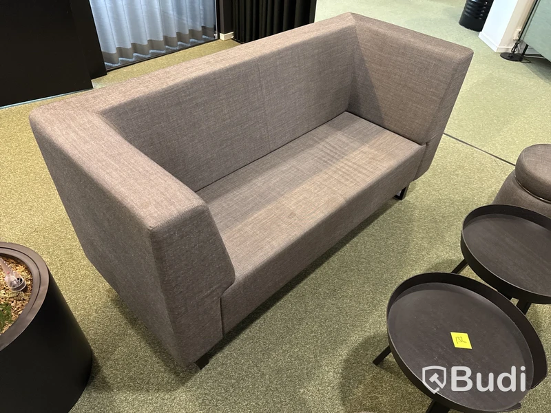 Loungegrupp med soffor, pallar och bord, Johansson och Muuto