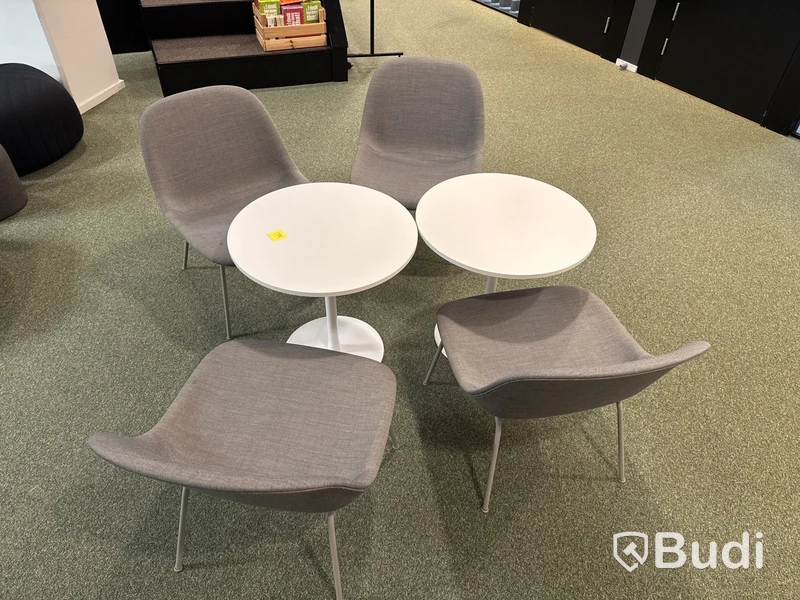 4 st. Loungestolar och 2 st. Bord