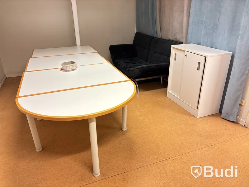 4 st. Bord, soffa och skåp