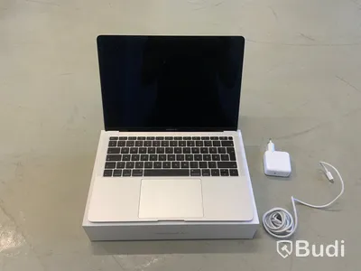 Macbook Air 13 inch 2019 Retina, 1,6 GHz Core I5, 8 GB 2133Mhz RAM, 128 GB SSD