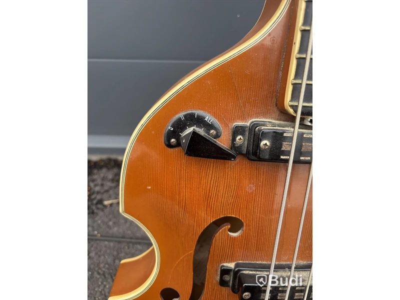 Basgitarr EKO Guitars