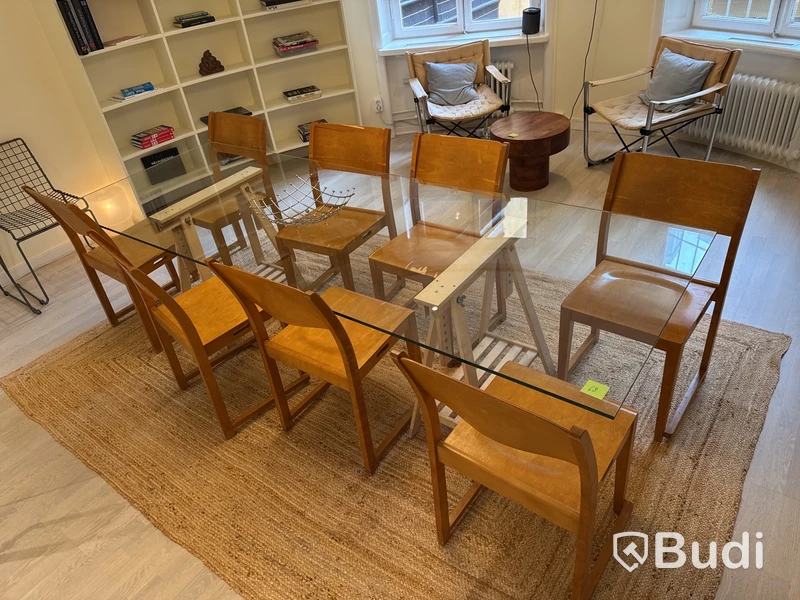 Matgrupp med glasbord och 8 st. stolar
