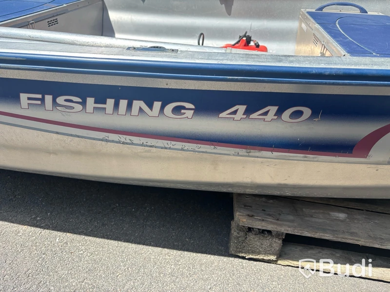 Aluminiumbåt Linder 440 Fishing. Tohatsu 5 hk 2-taktsmotor.