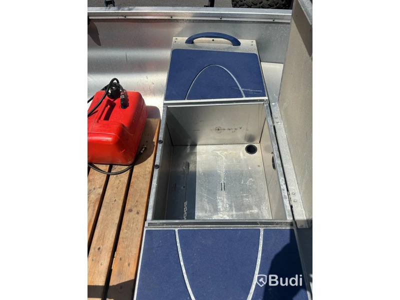 Aluminiumbåt Linder 440 Fishing. Tohatsu 5 hk 2-taktsmotor.