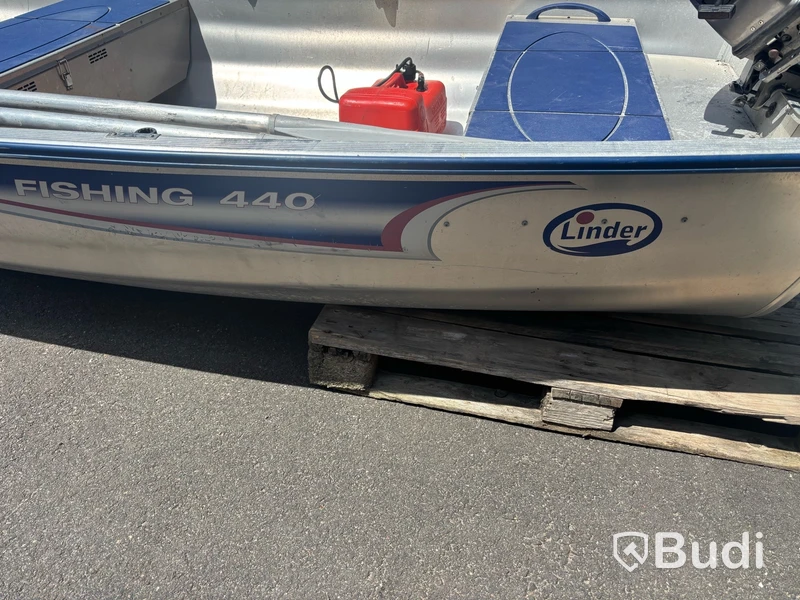 Aluminiumbåt Linder 440 Fishing. Tohatsu 5 hk 2-taktsmotor.