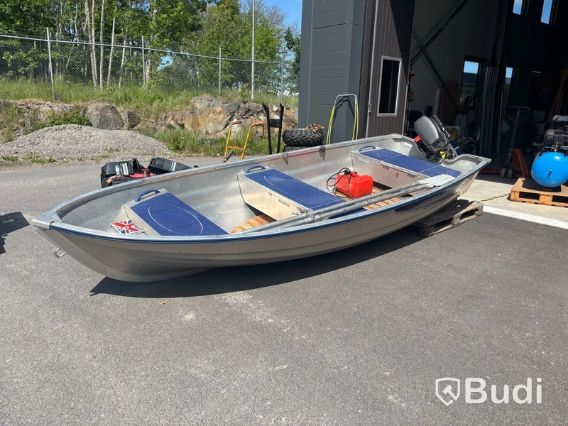 Aluminiumbåt Linder 440 Fishing. Tohatsu 5 hk 2-taktsmotor.