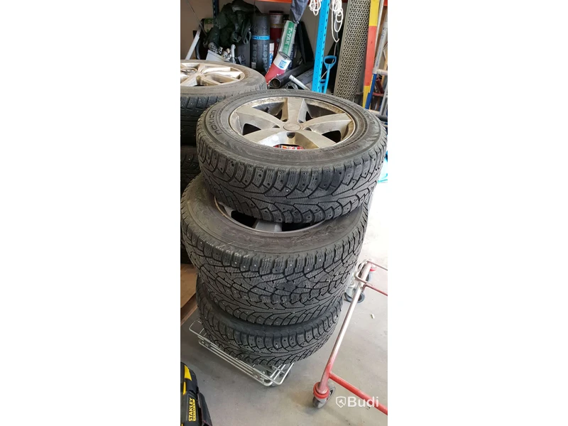 Däck på lättmetalsfälg vinter 215- 65- R16 Passar till VW Transporter