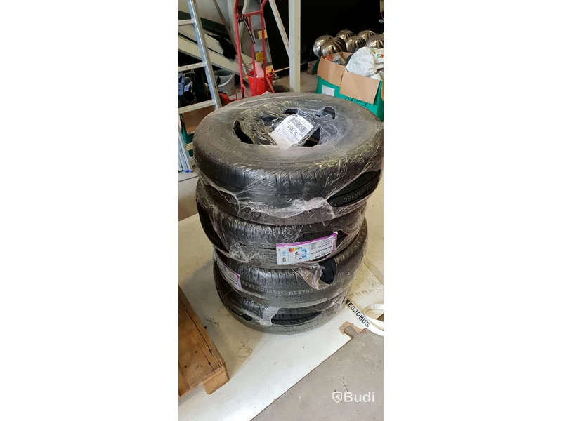 Nya sommardäck CT8 215/65R 16C