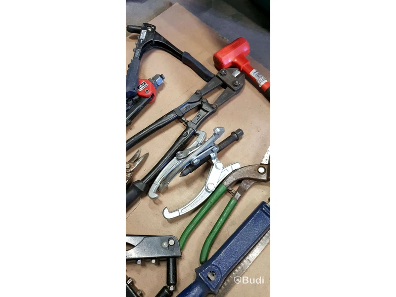 Diverse verktyg, Popnittänger, garagedomkraft, plåtsaxs, spikdragare, gersåg mm