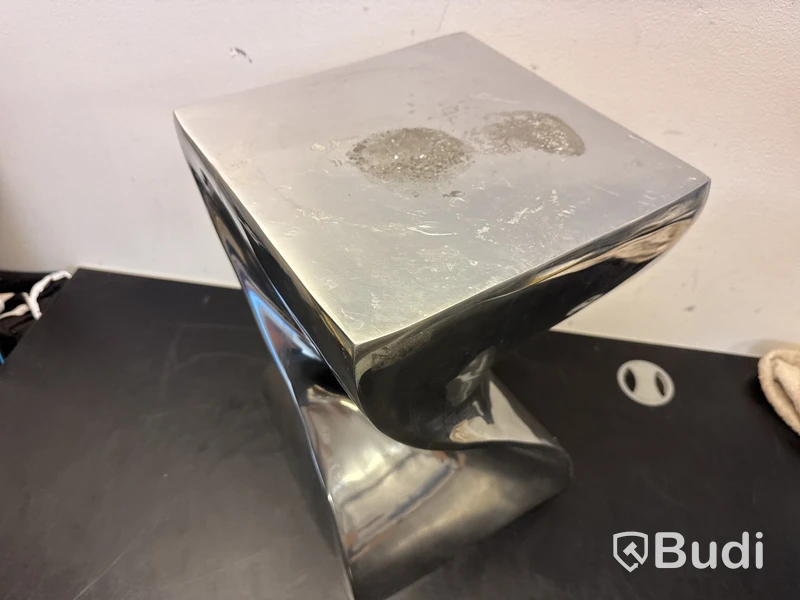 Piedestal av aluminium