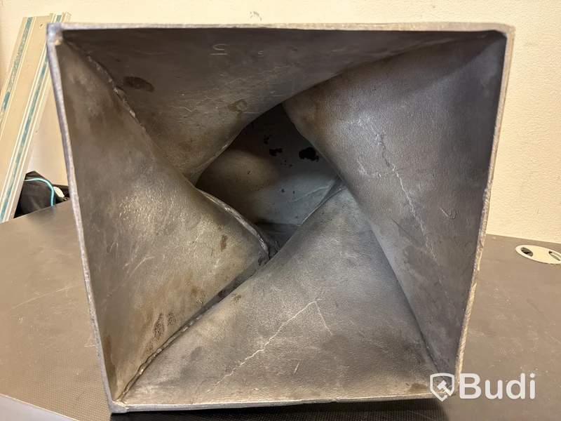 Piedestal av aluminium