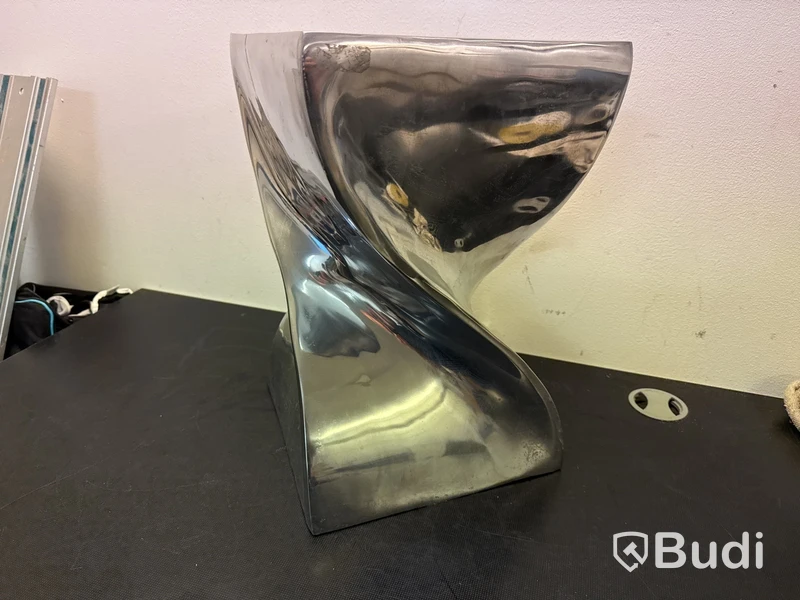 Piedestal av aluminium