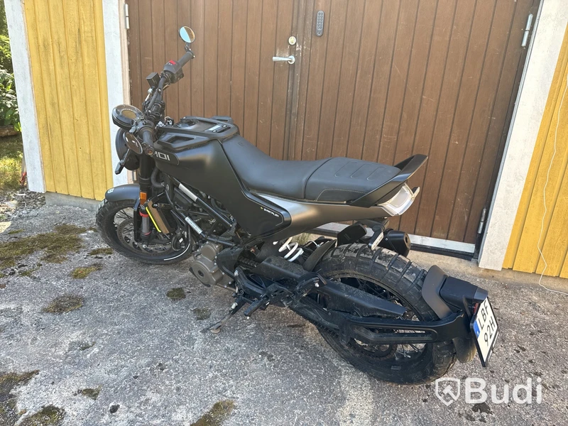 Husqvarna Svartpilen 401 -2022, 53 mil.