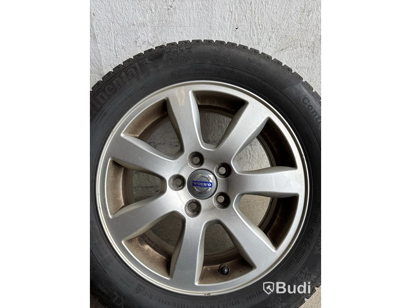 4 st. Däck på fälgar, olika märken 215/55 R16