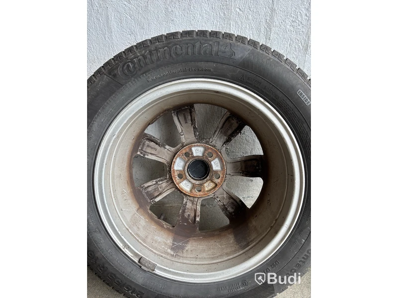4 st. Däck på fälgar, olika märken 215/55 R16