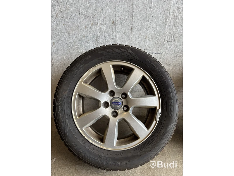 4 st. Däck på fälgar, olika märken 215/55 R16