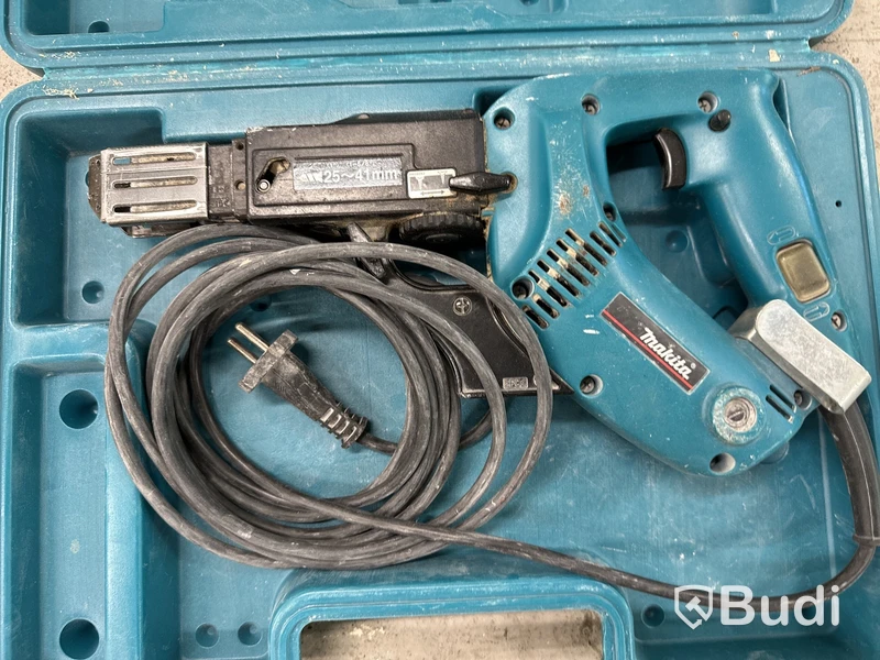 Makita 6833 Bälteslip 470W, 230V