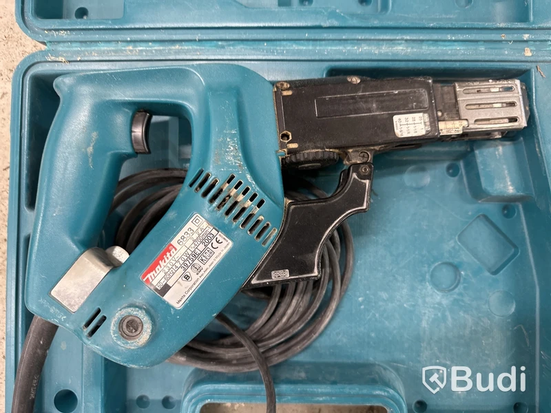 Makita 6833 Bälteslip 470W, 230V