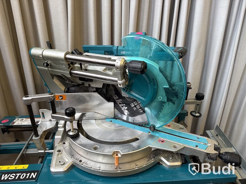 Batteridriven kap- & gersåg Makita DLS211 med stativ WST01N