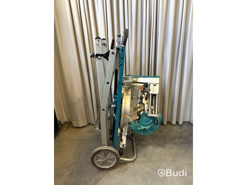 Batteridriven kap- & gersåg Makita DLS211 med stativ WST01N