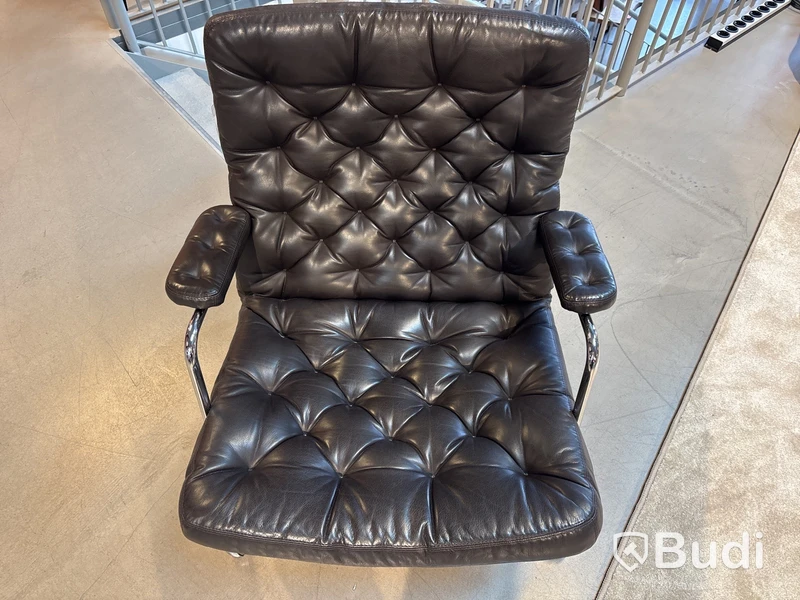 Fåtölj Dux Karin 73. Ord. pris inkl. moms ca 50 715 kr