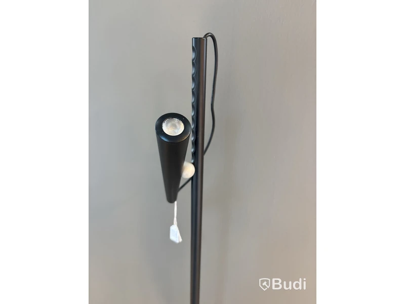 Golvlampa Magneto Floor lamp Ord. pris inkl. moms: ca 6825
